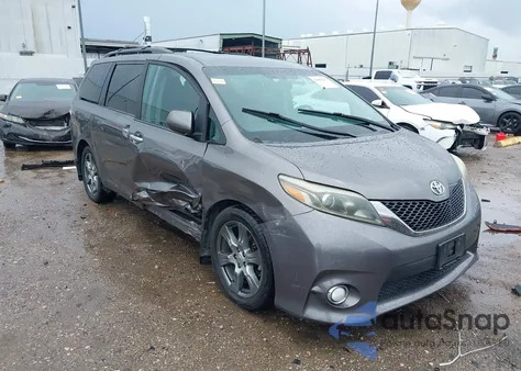 2017 Toyota Sienna Se 8 Passenger z USA, uszkodzony, nr VIN 5TDXZ3DC7HS793784